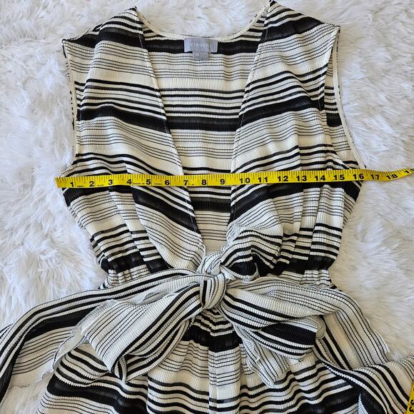 Finders Keepers Women's Black & White Striped Deep V Sleeveless Romper. Size M - Picture 7 of 10
